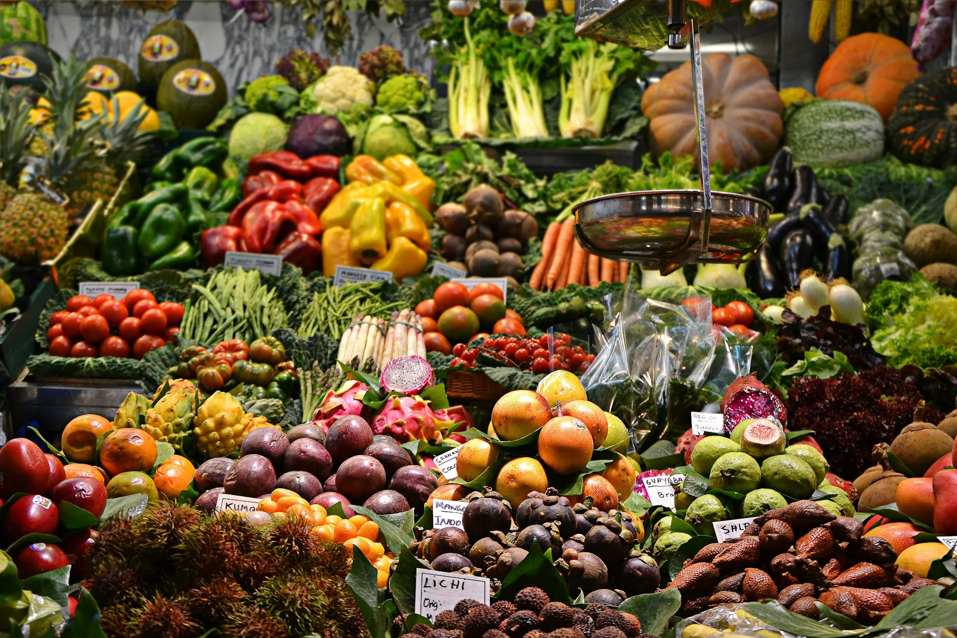 Seleção de frutas e vegetais frescos